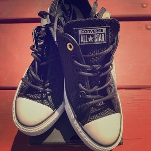 Converse unisex Chuck Taylor Classic black sneaker